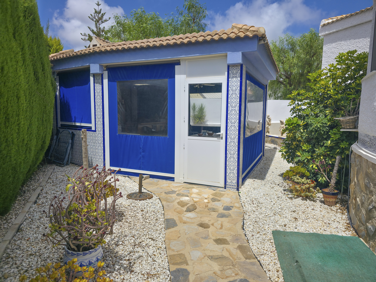 Master bedroom in villa for sale in Torrevieja