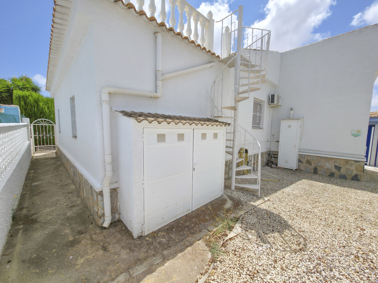 Dining area in villa for sale in Torrevieja