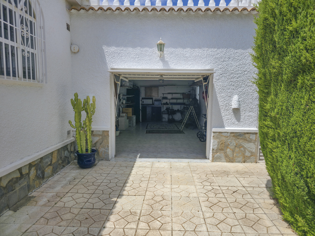 Bathroom in villa for sale in Torrevieja