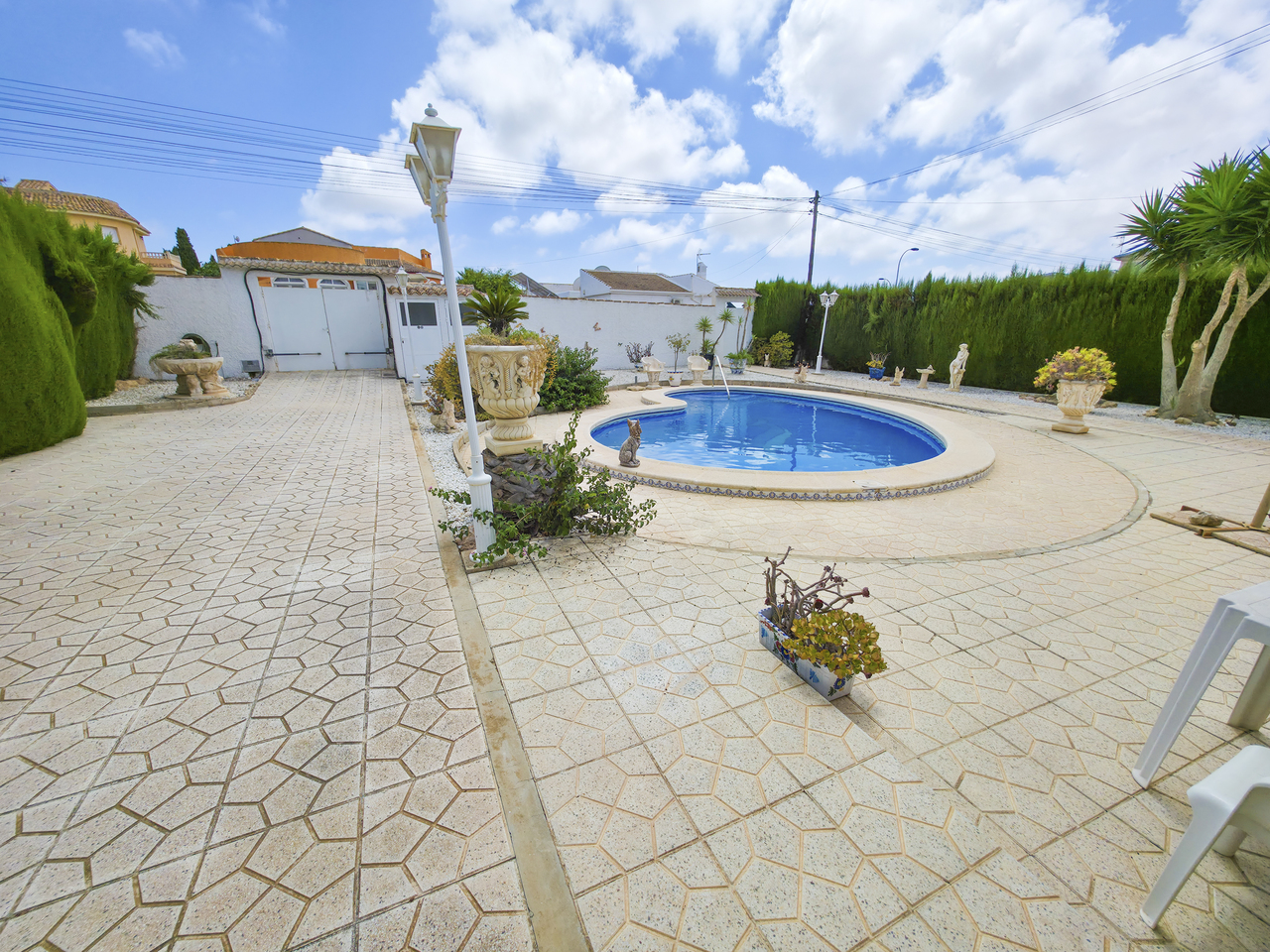Garden in villa for sale in Torrevieja