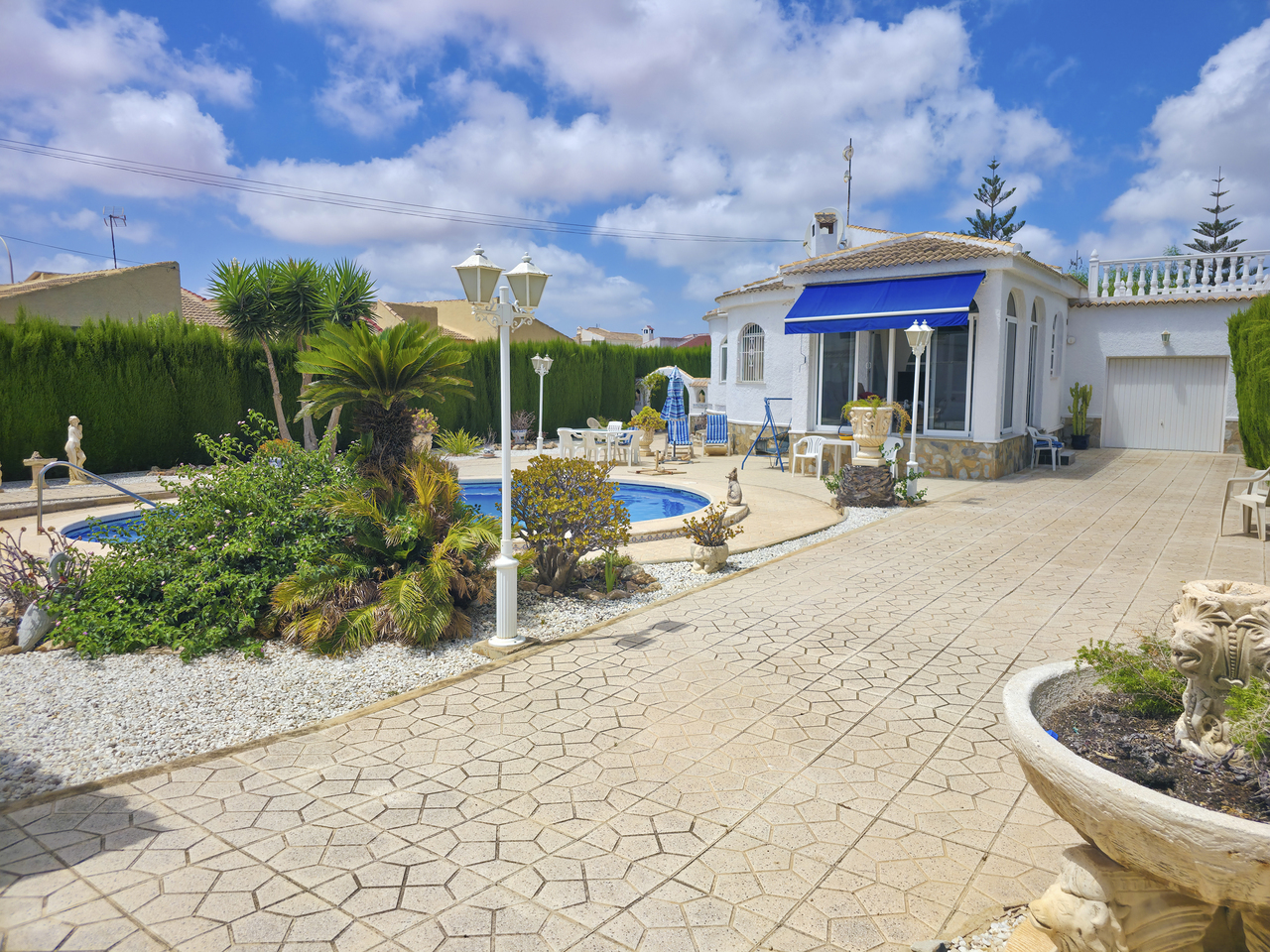Dining area in villa for sale in Torrevieja