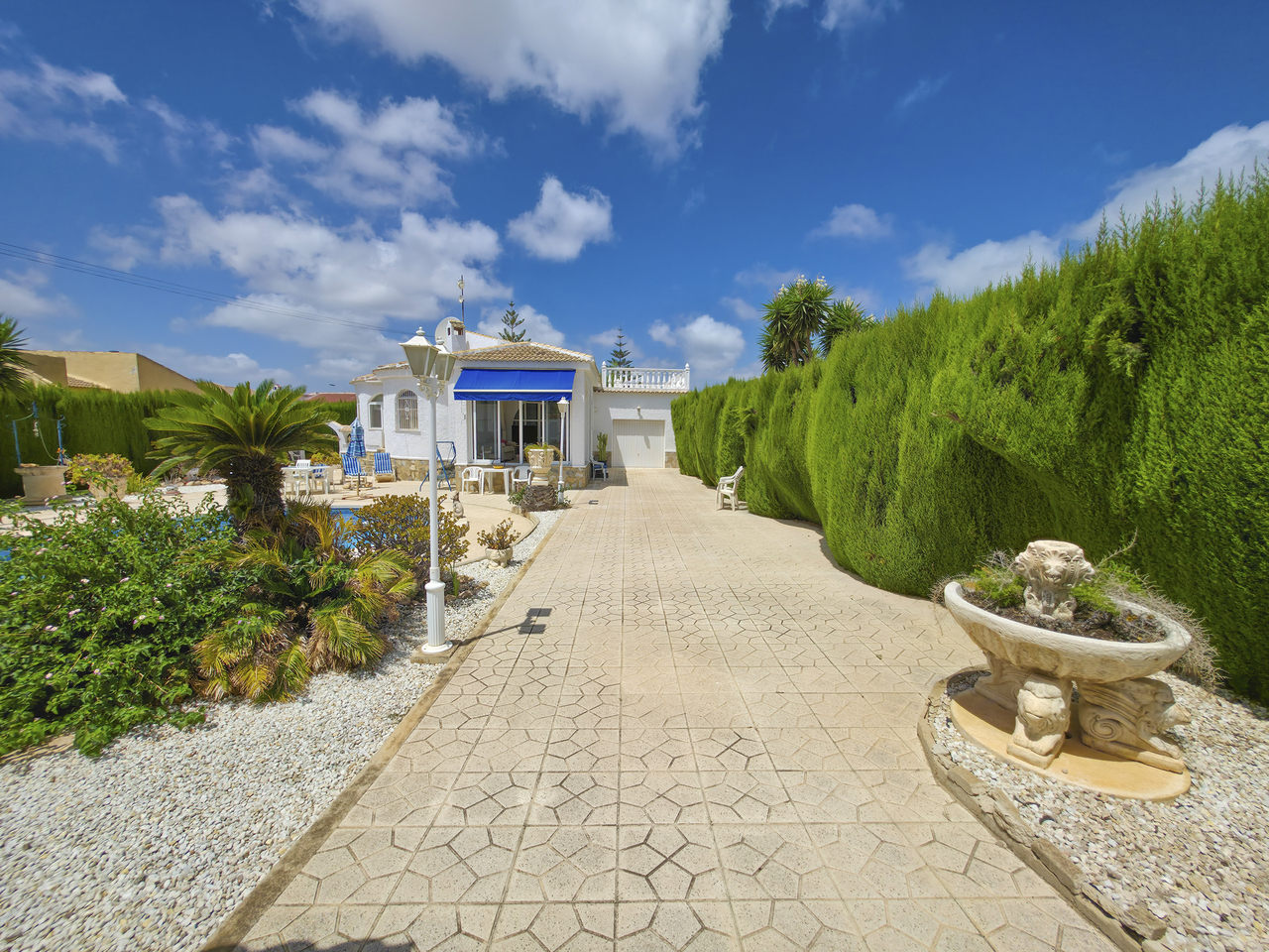 Bedroom in villa for sale in Torrevieja