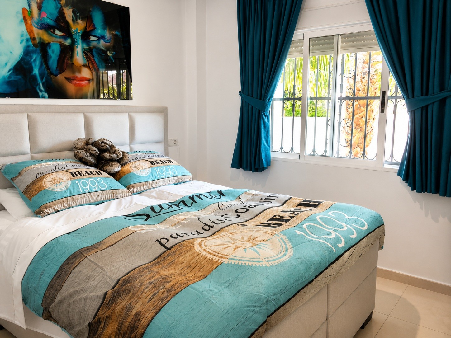Bedroom in villa for sale in Rojales