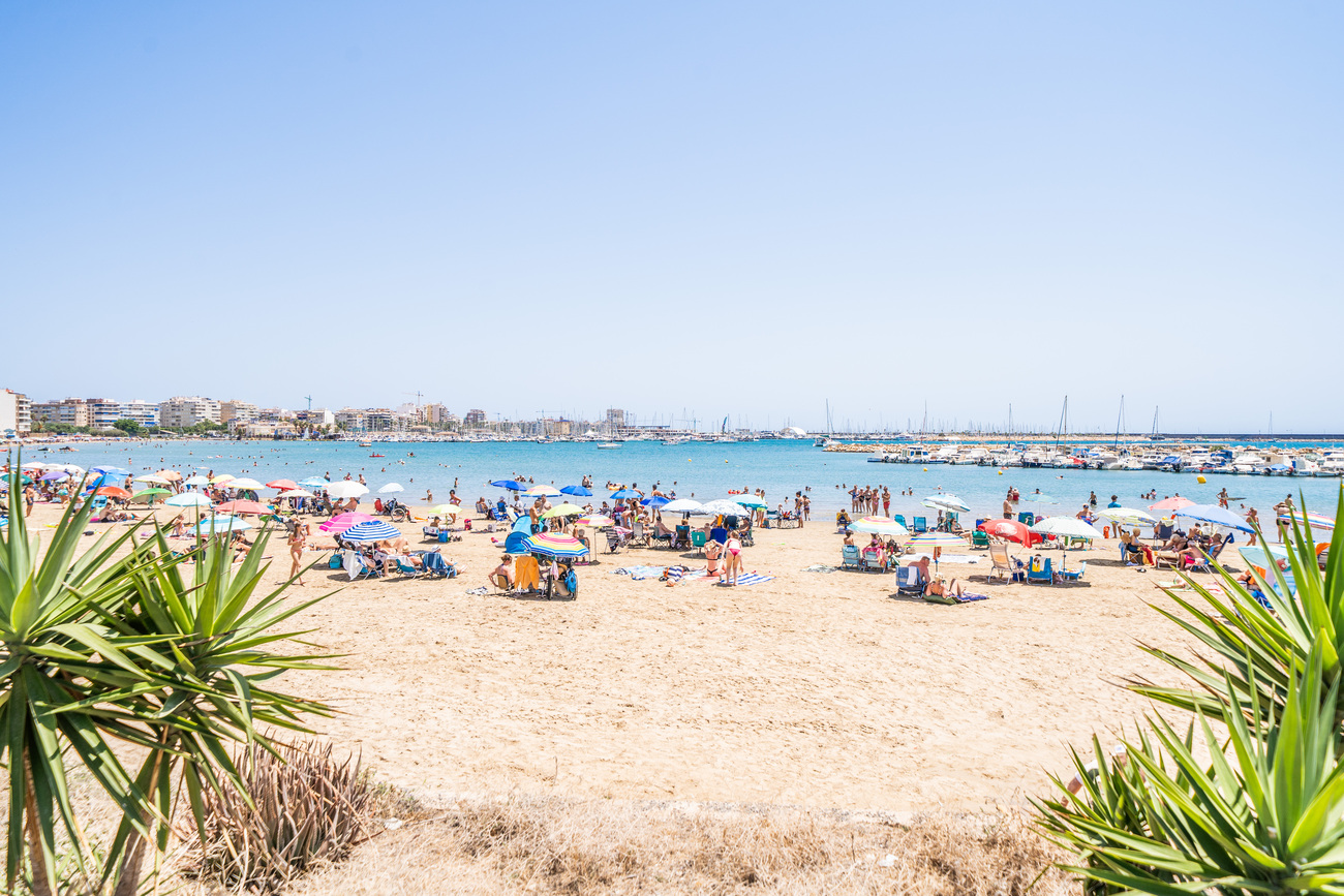 Master bedroom in apartment for sale in Torrevieja