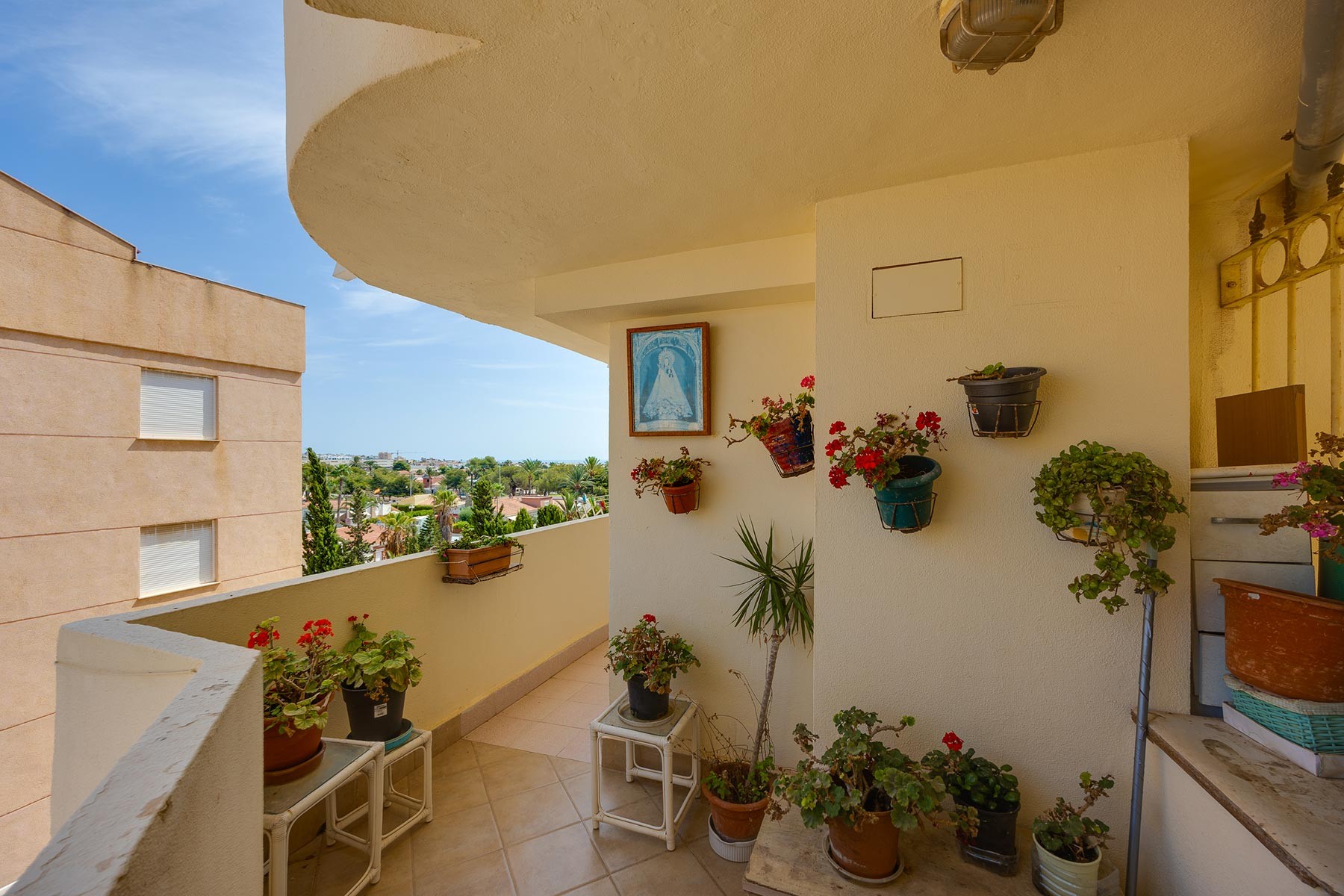 Bedroom in apartment for sale in Torrevieja