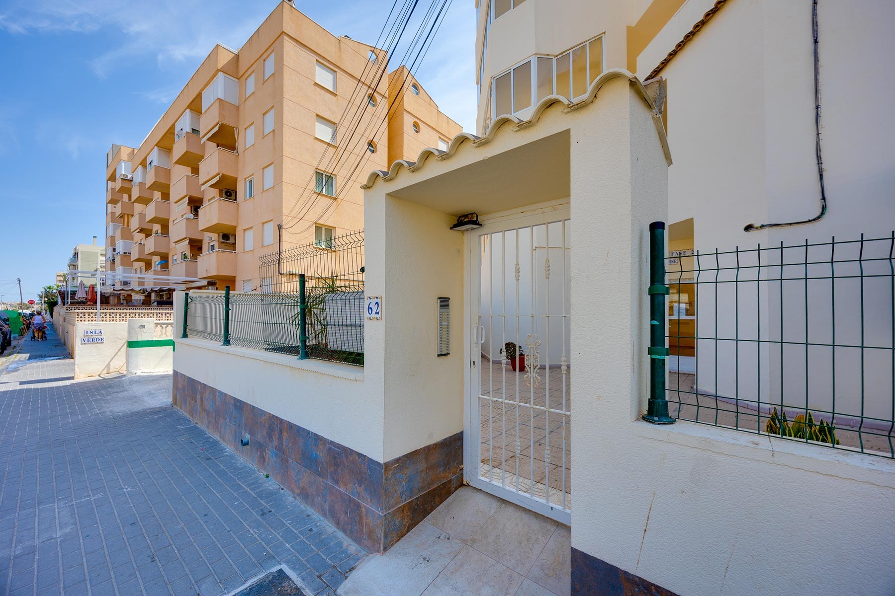 Master bedroom in apartment for sale in Torrevieja