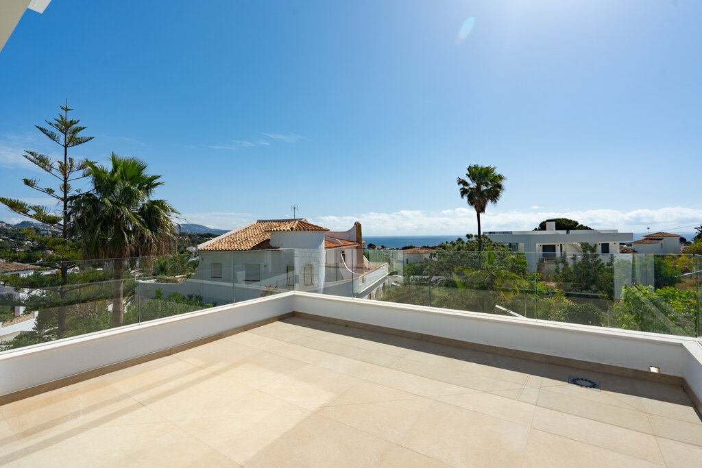 Bathroom in villa for sale in Benissa