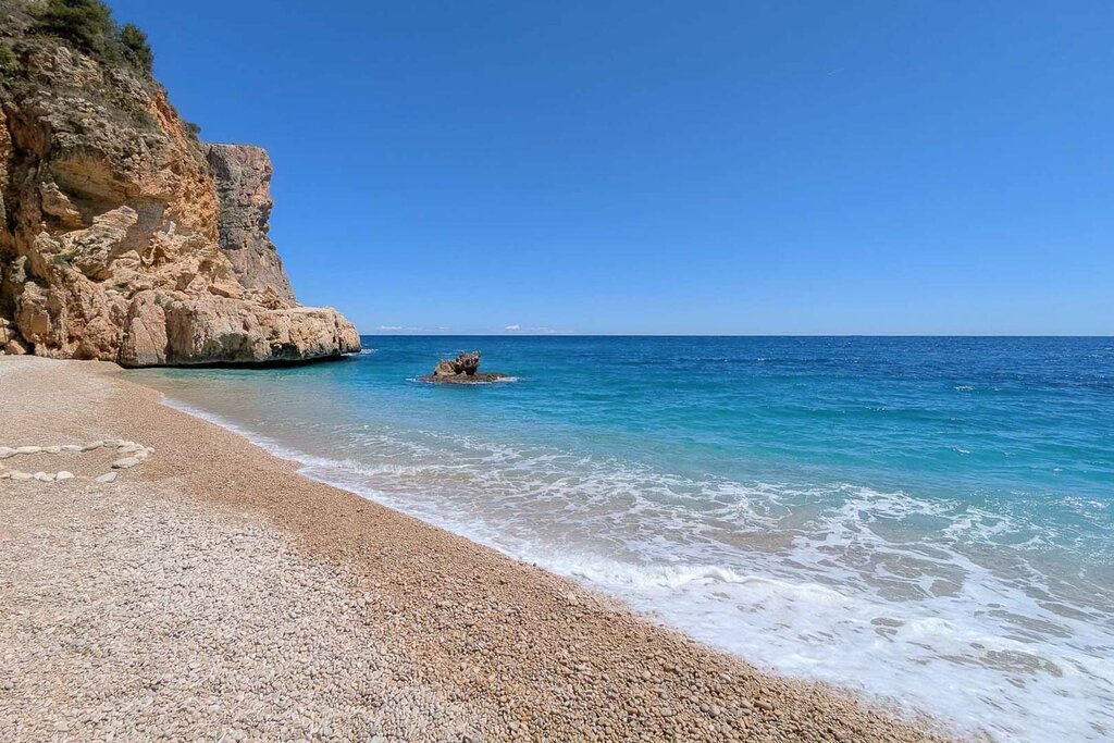 Master bedroom in villa for sale in Moraira