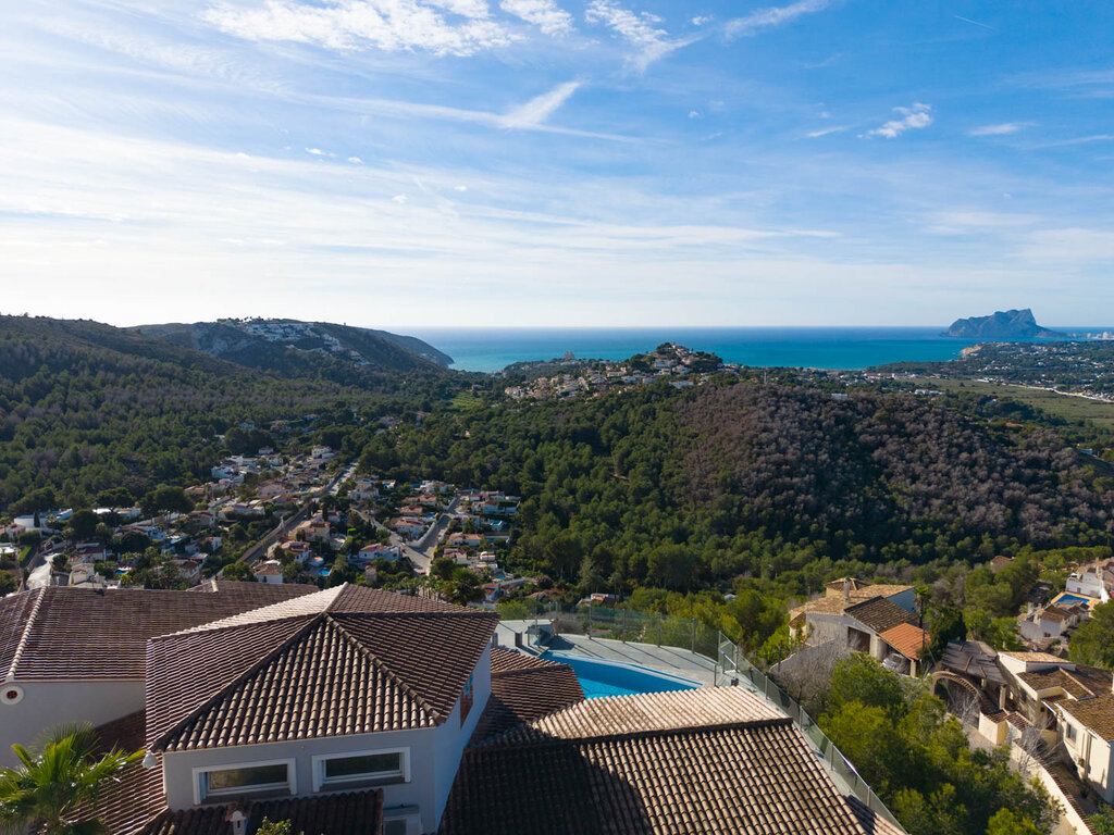 Bathroom in villa for sale in Moraira