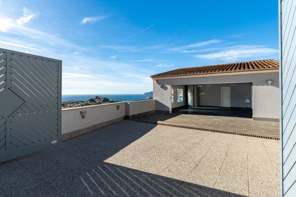 Pool area in villa for sale in Moraira
