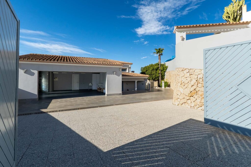 Dining area in villa for sale in Moraira