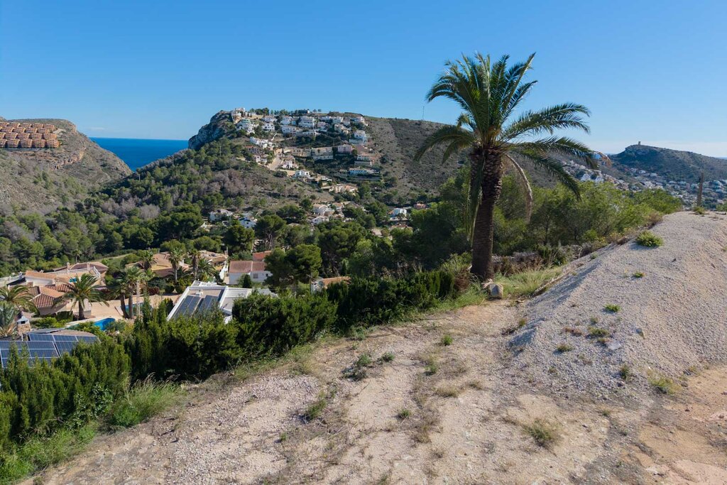 Exclusive designer villa located in Moraira, near El Portet, with spectacular panoramic views of the sea and the surrounding natural landscape