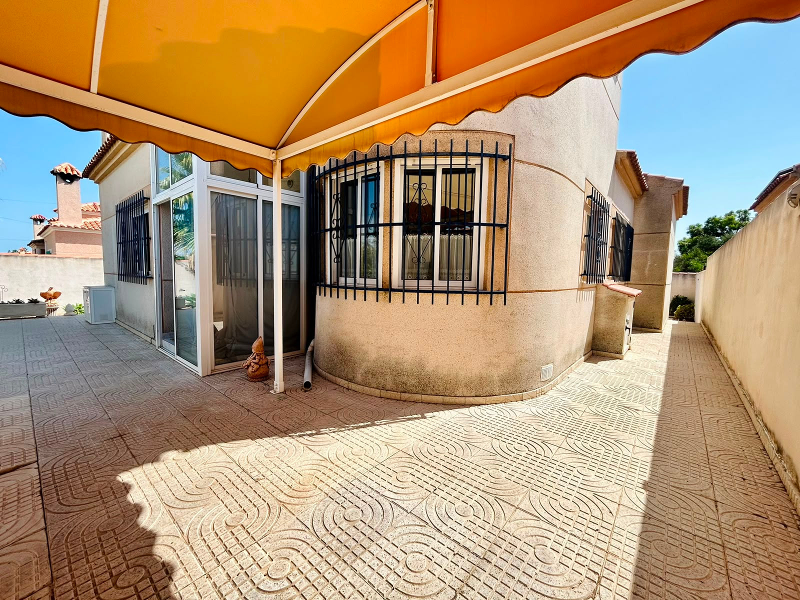 Bathroom in villa for sale in Torrevieja