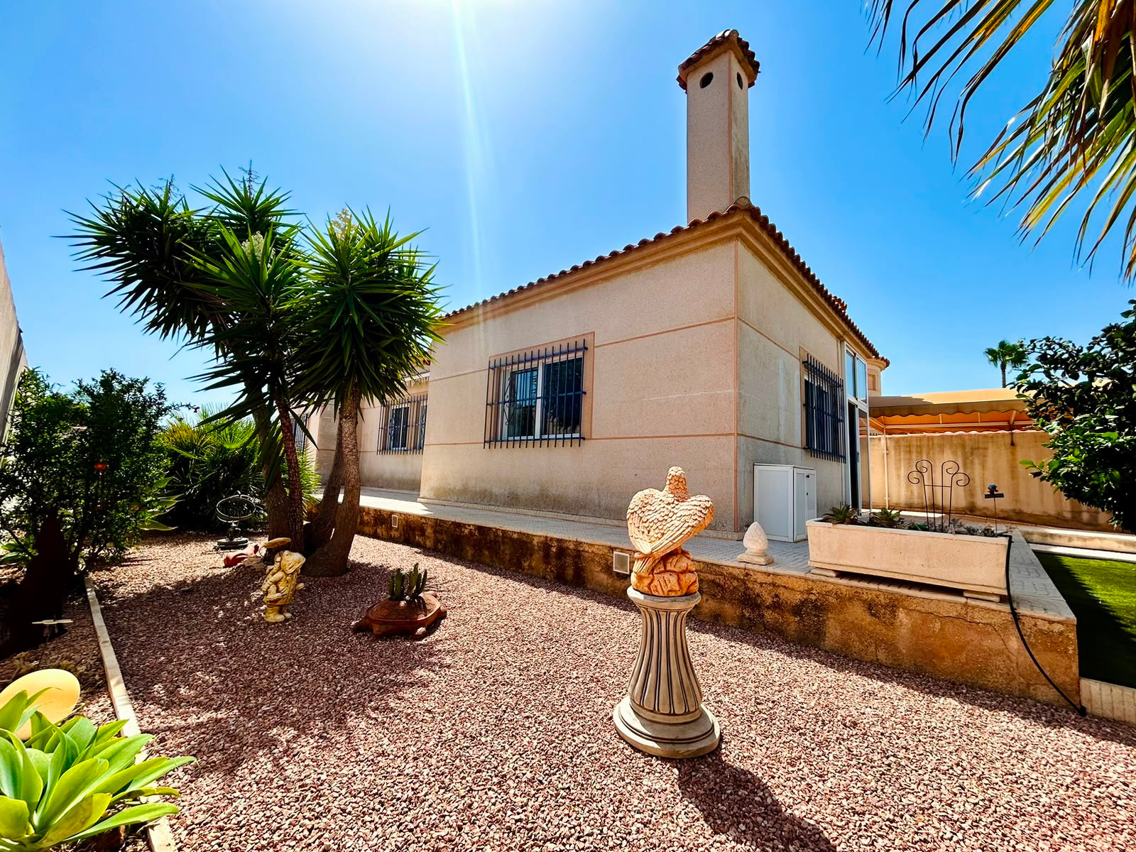 Garden in villa for sale in Torrevieja