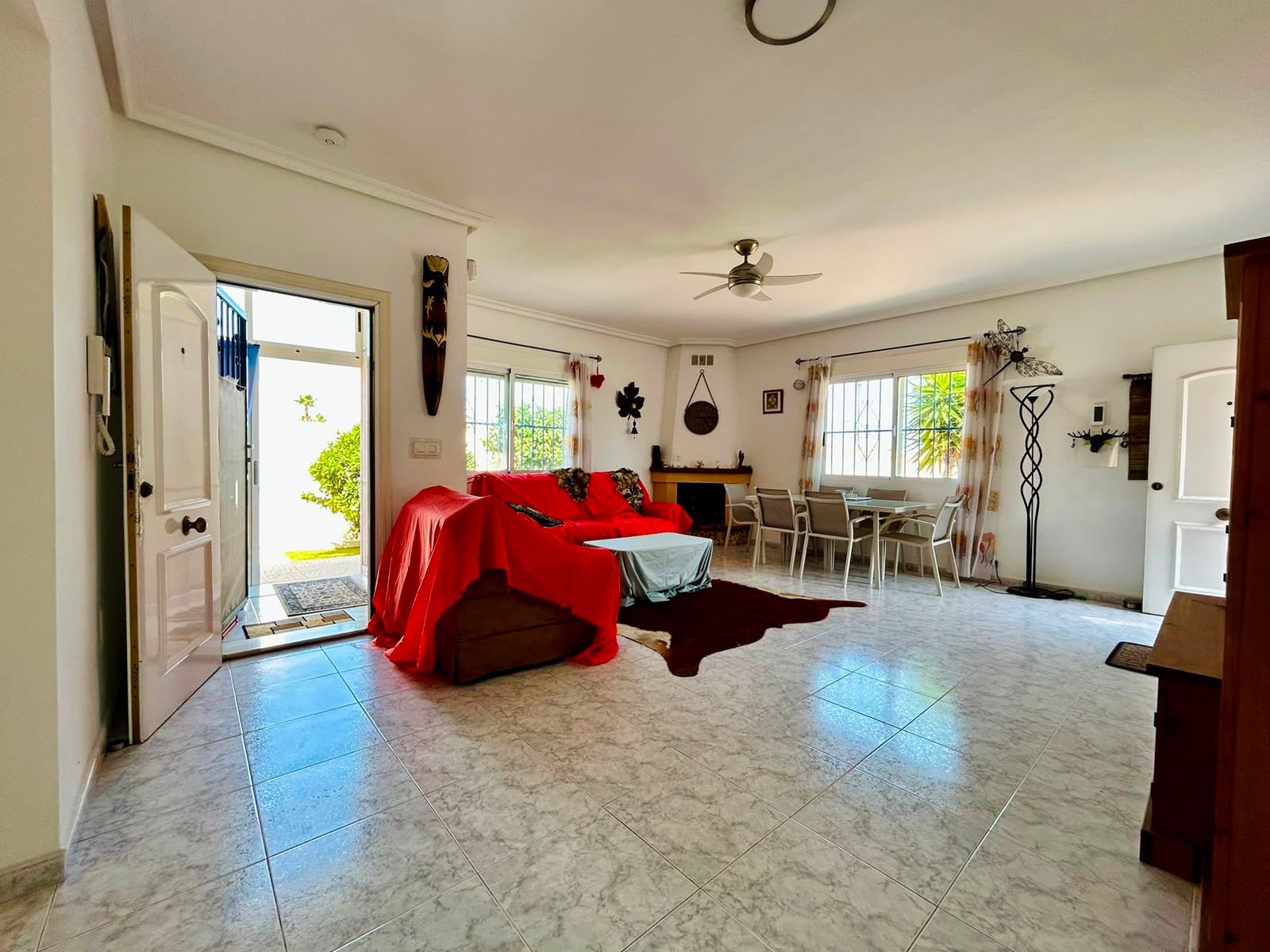 Garden in villa for sale in Torrevieja