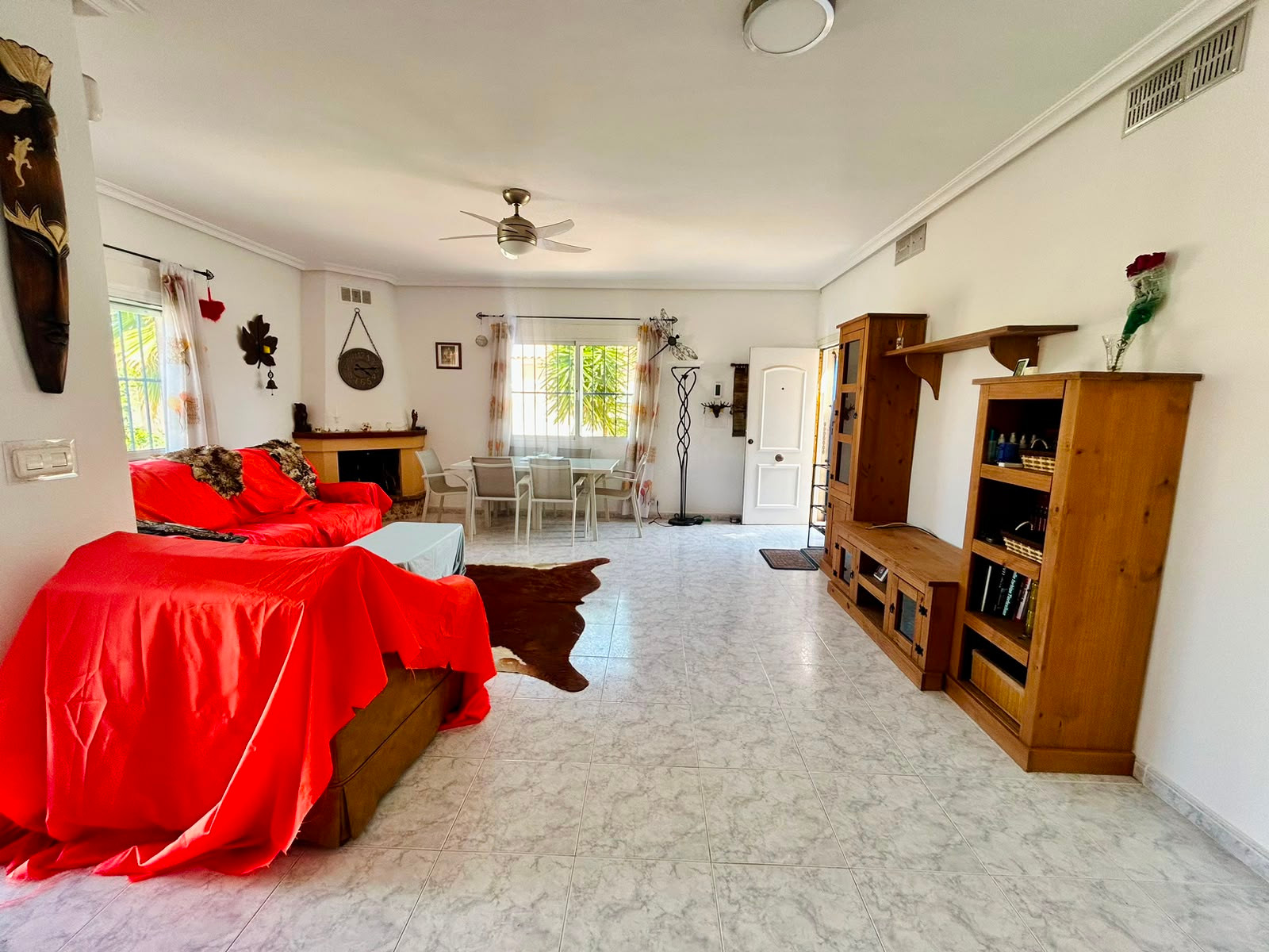 Dining area in villa for sale in Torrevieja