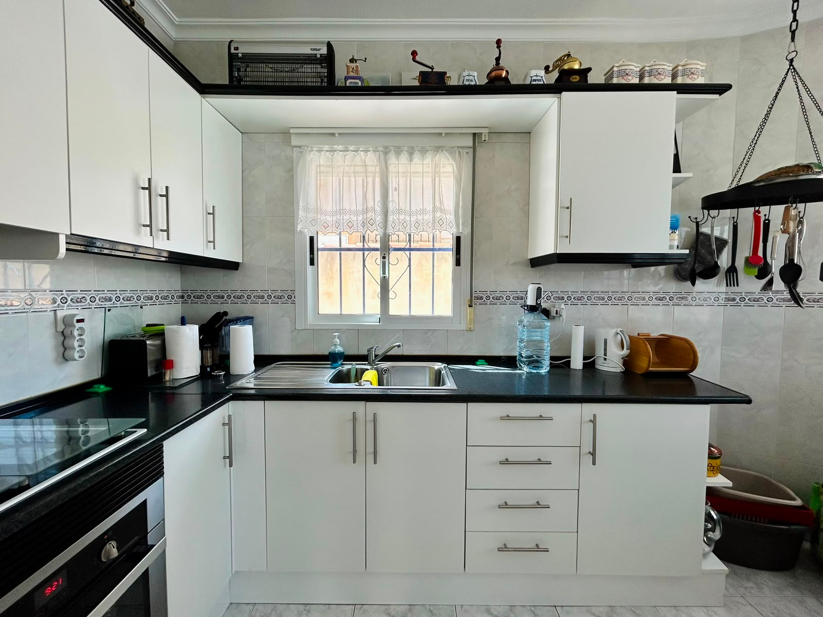 Terrace in villa for sale in Torrevieja