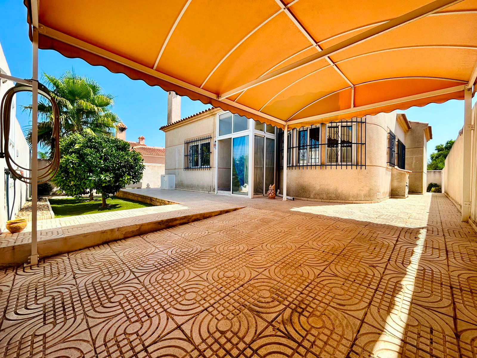 Dining area in villa for sale in Torrevieja
