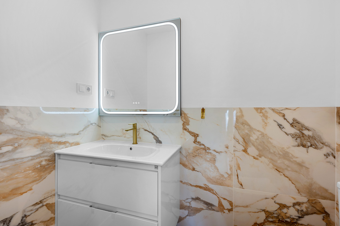 Bathroom in apartment for sale in Torrevieja