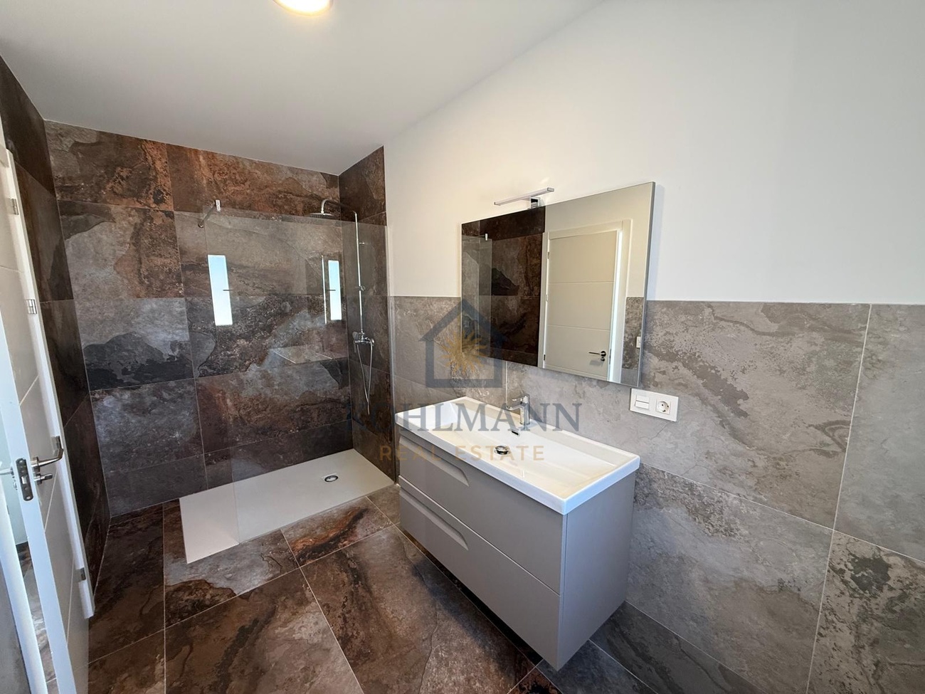 Master bedroom in villa for sale in Pinoso
