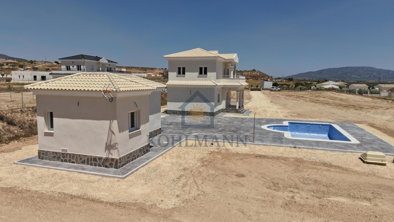 Bathroom in villa for sale in Pinoso