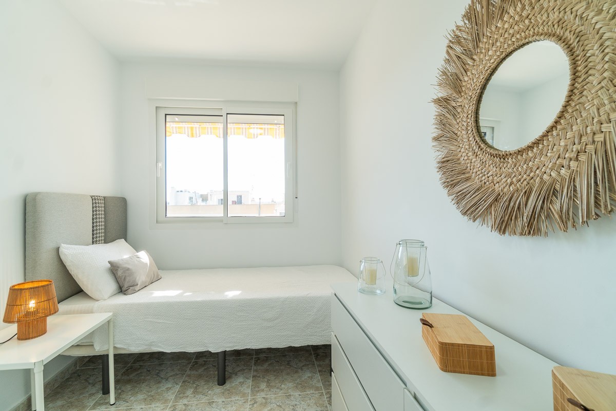 Master bedroom in apartment for sale in Torrevieja
