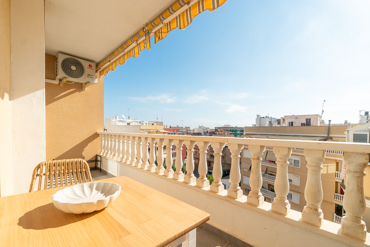 Bedroom in apartment for sale in Torrevieja