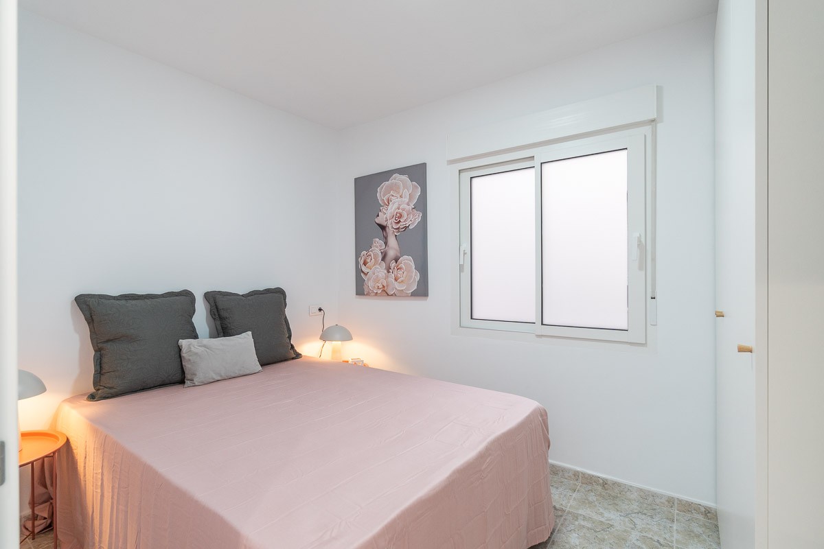 Bedroom in apartment for sale in Torrevieja