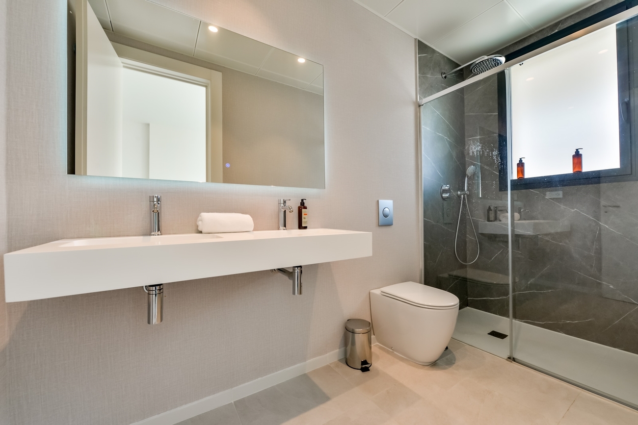 Bathroom in apartment for sale in Alfas del Pi