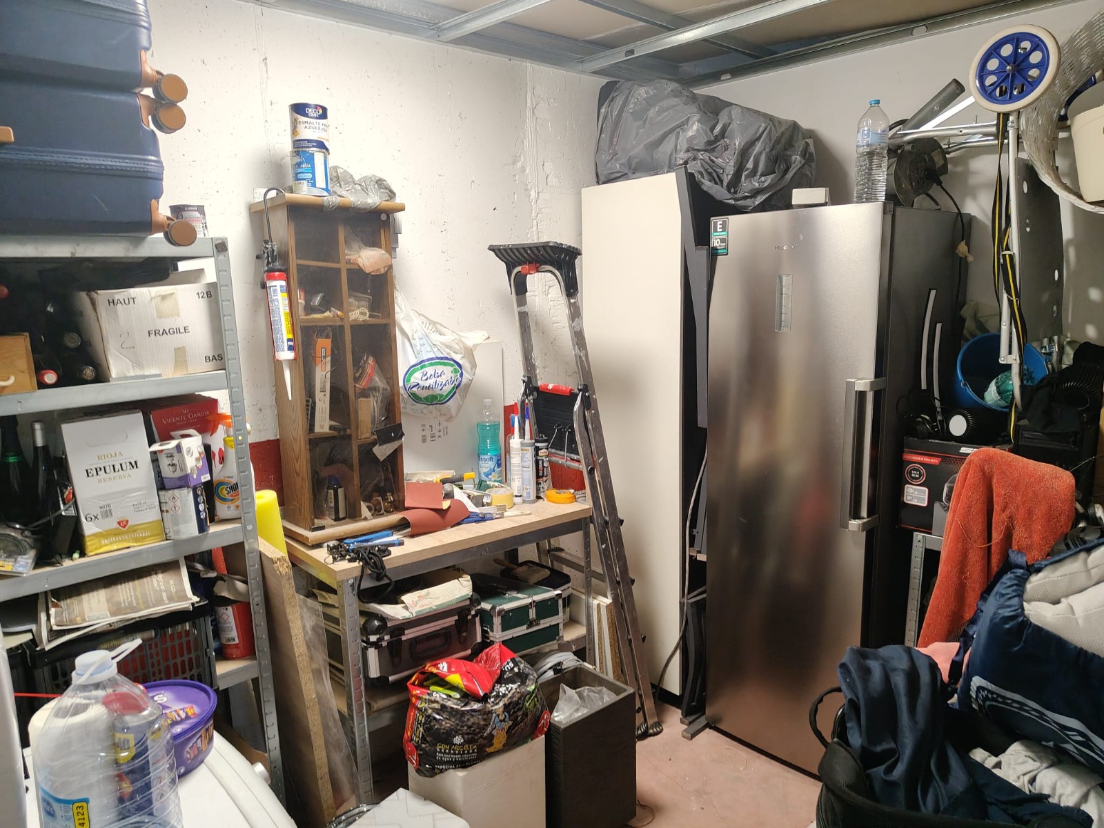 Living room in apartment for sale in Los Altos