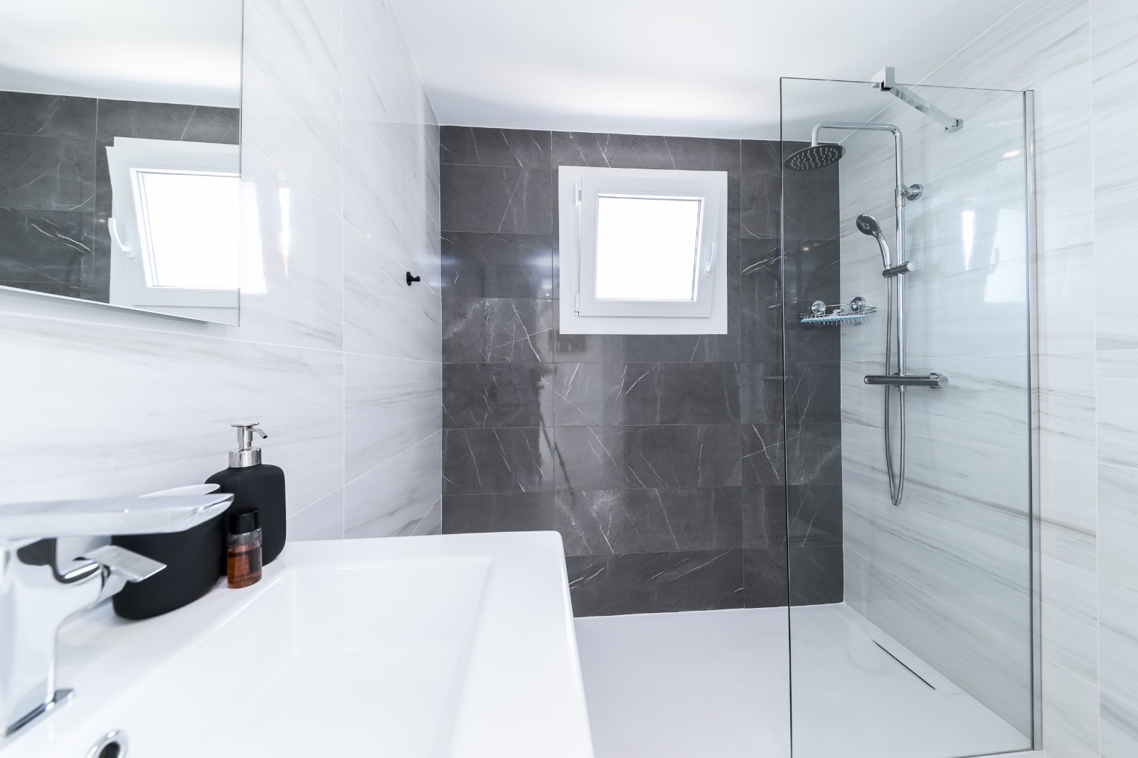 Bedroom in apartment for sale in Torrevieja