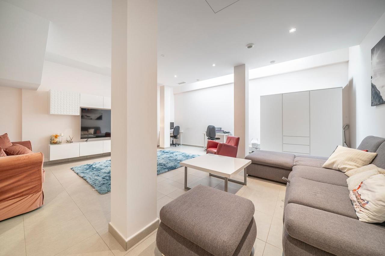 Bedroom in villa for sale in Torrevieja
