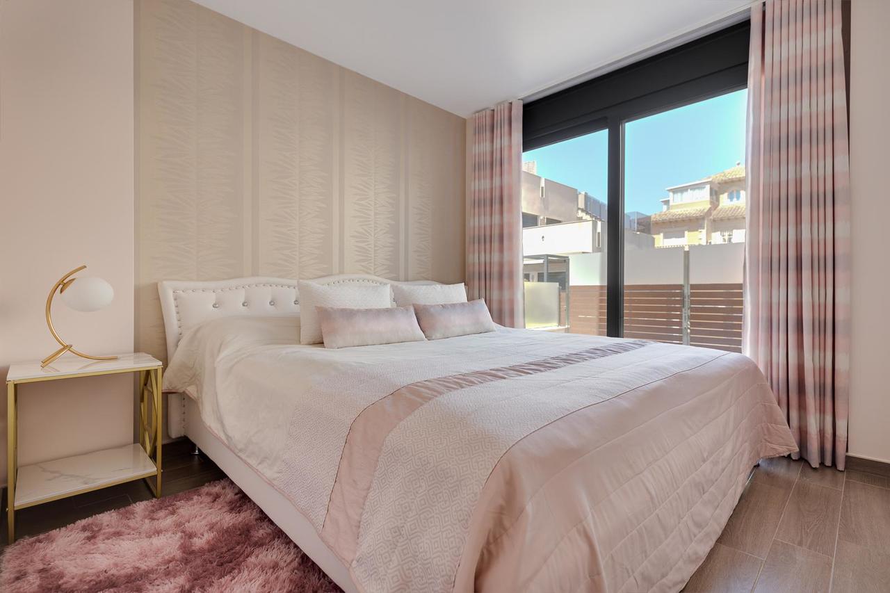 Terrace in villa for sale in Torrevieja