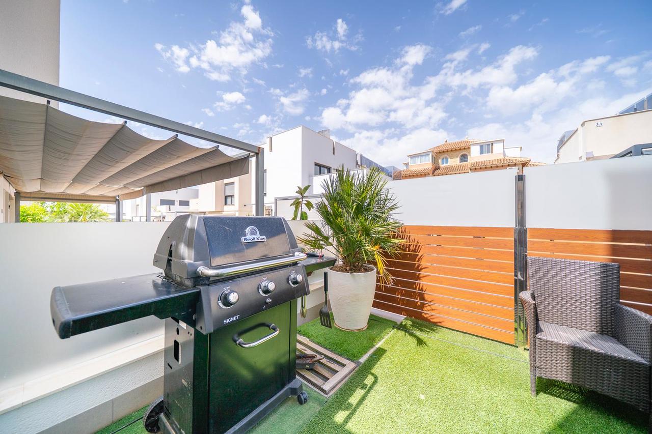 Dining area in villa for sale in Torrevieja