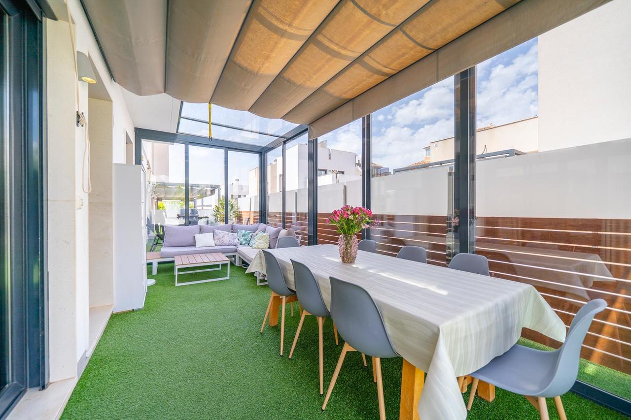 Terrace in villa for sale in Torrevieja