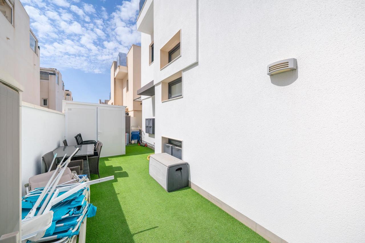 Garden in villa for sale in Torrevieja