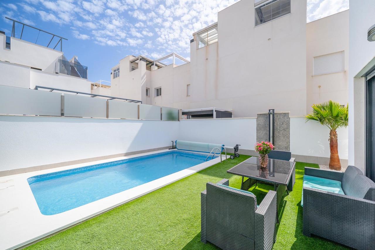 Living room in villa for sale in Torrevieja