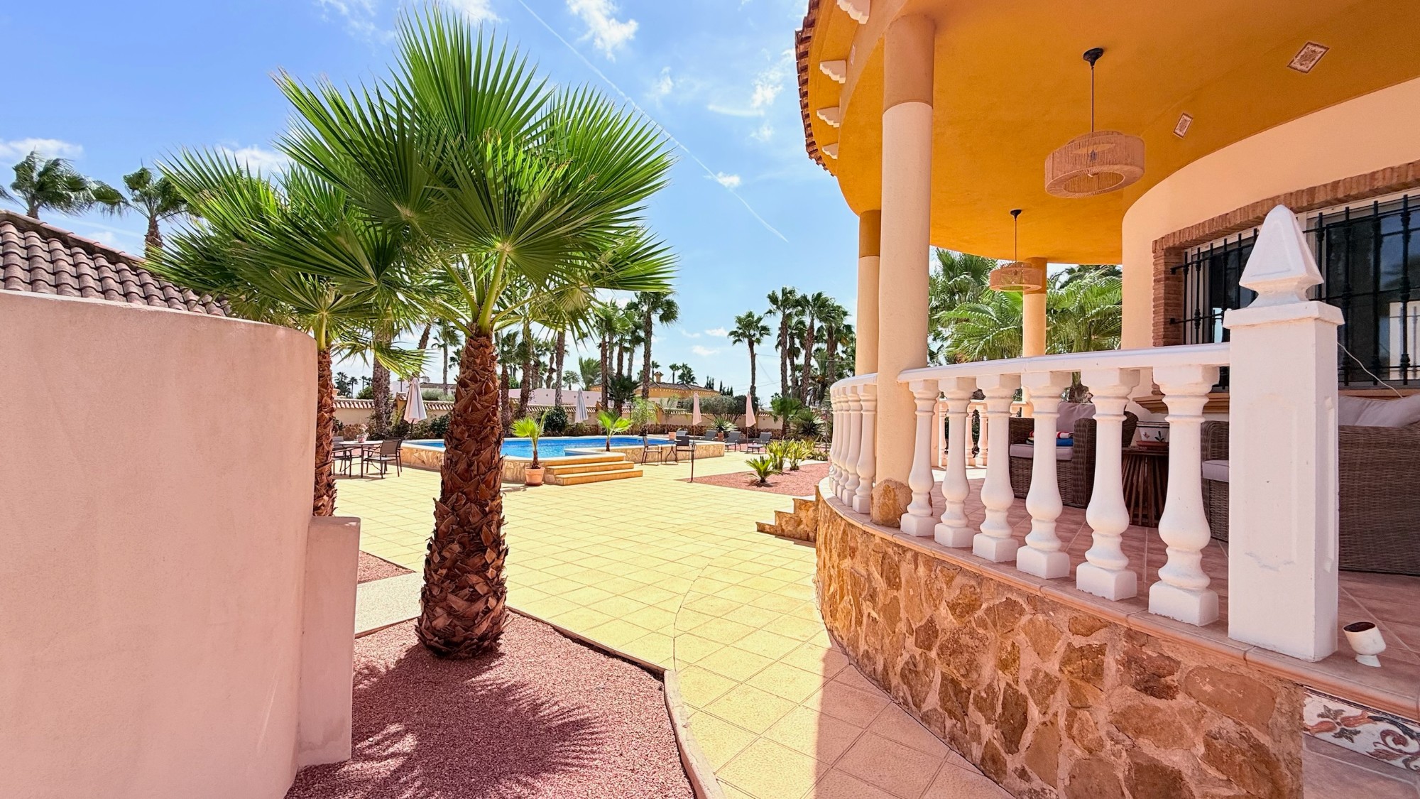 Terrace in villa for sale in Catral