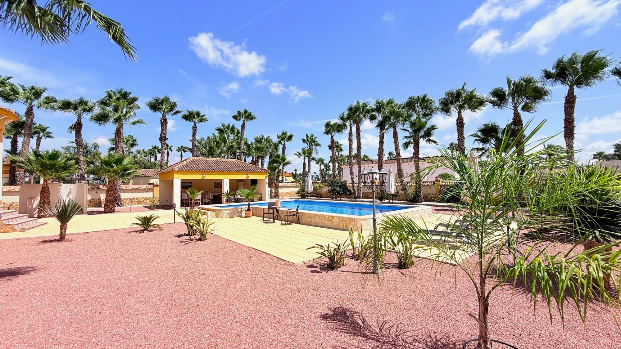 Bedroom in villa for sale in Catral