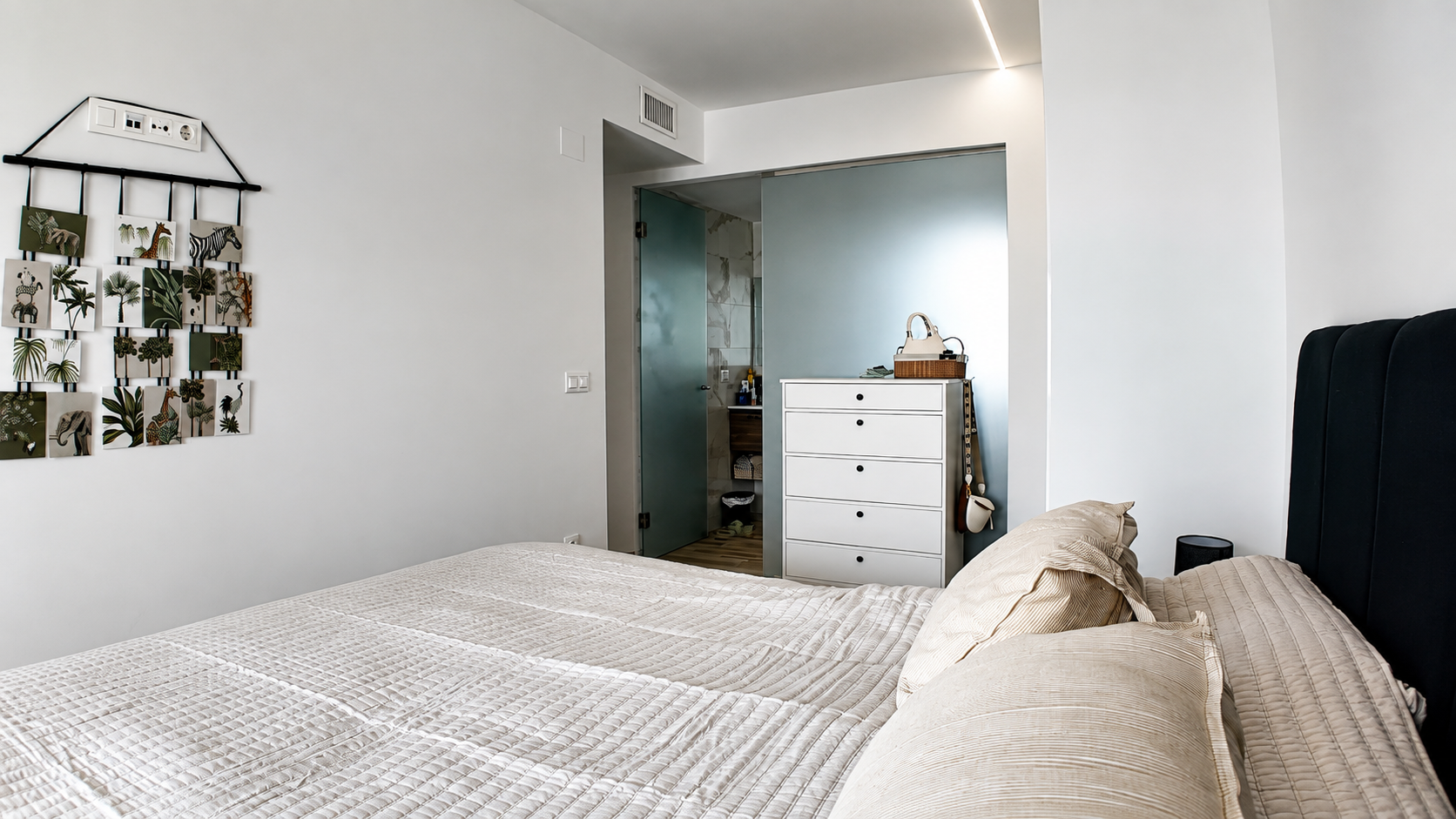 Bedroom in penthouse for sale in Orihuela Costa