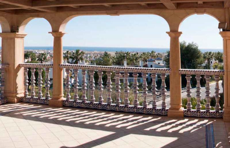 Living room in villa for sale in Villamartin
