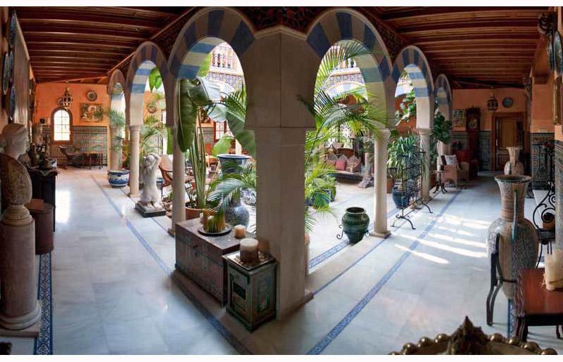 Pool area in villa for sale in Villamartin