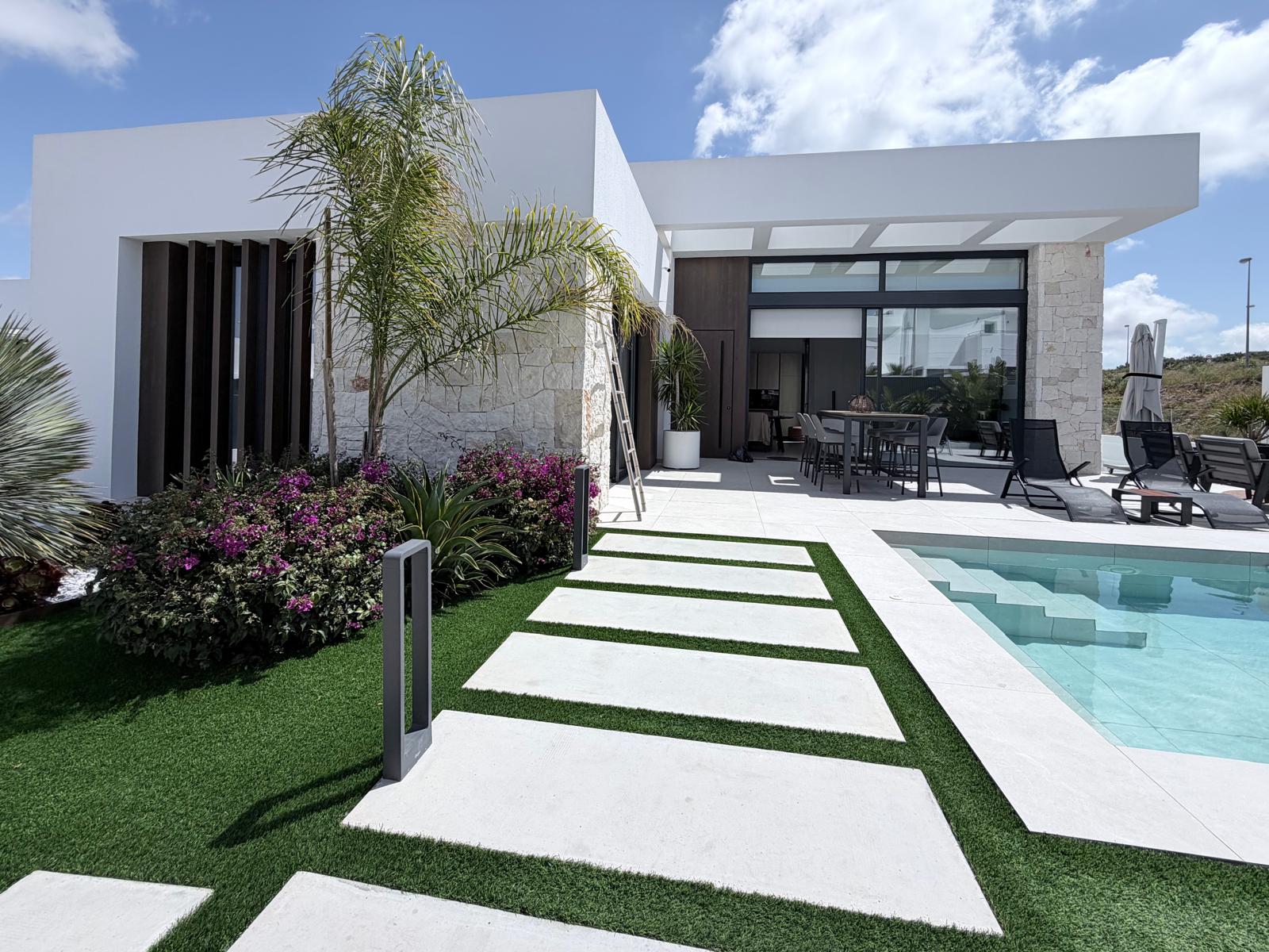Pool area in villa for sale in Rojales