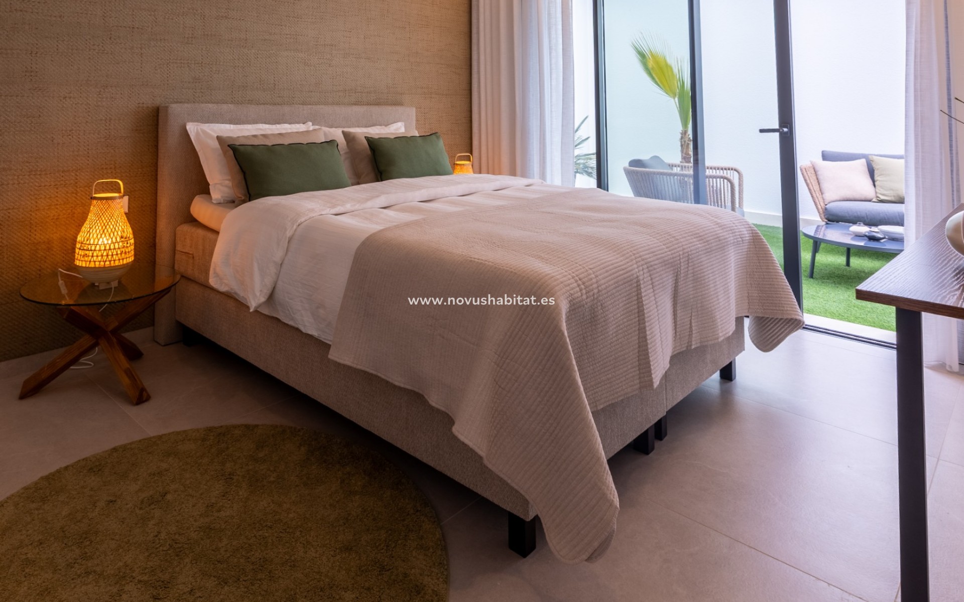 Master bedroom in villa for sale in Rojales