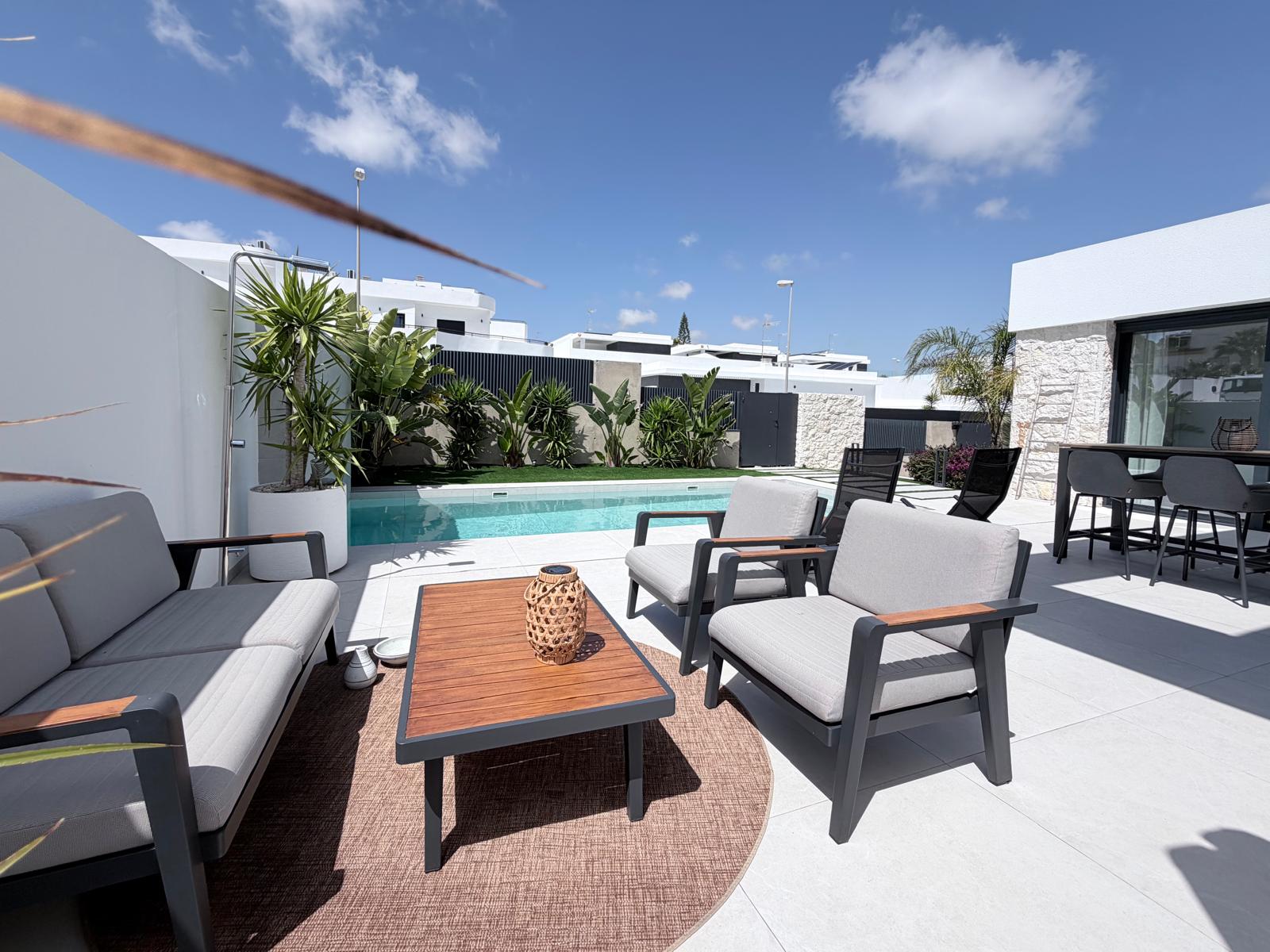 Bedroom in villa for sale in Rojales