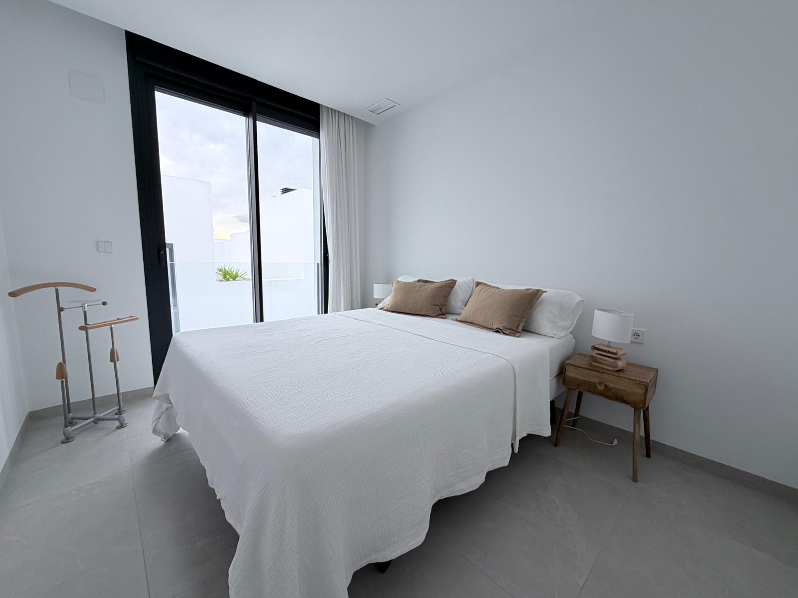Master bedroom in villa for sale in Rojales