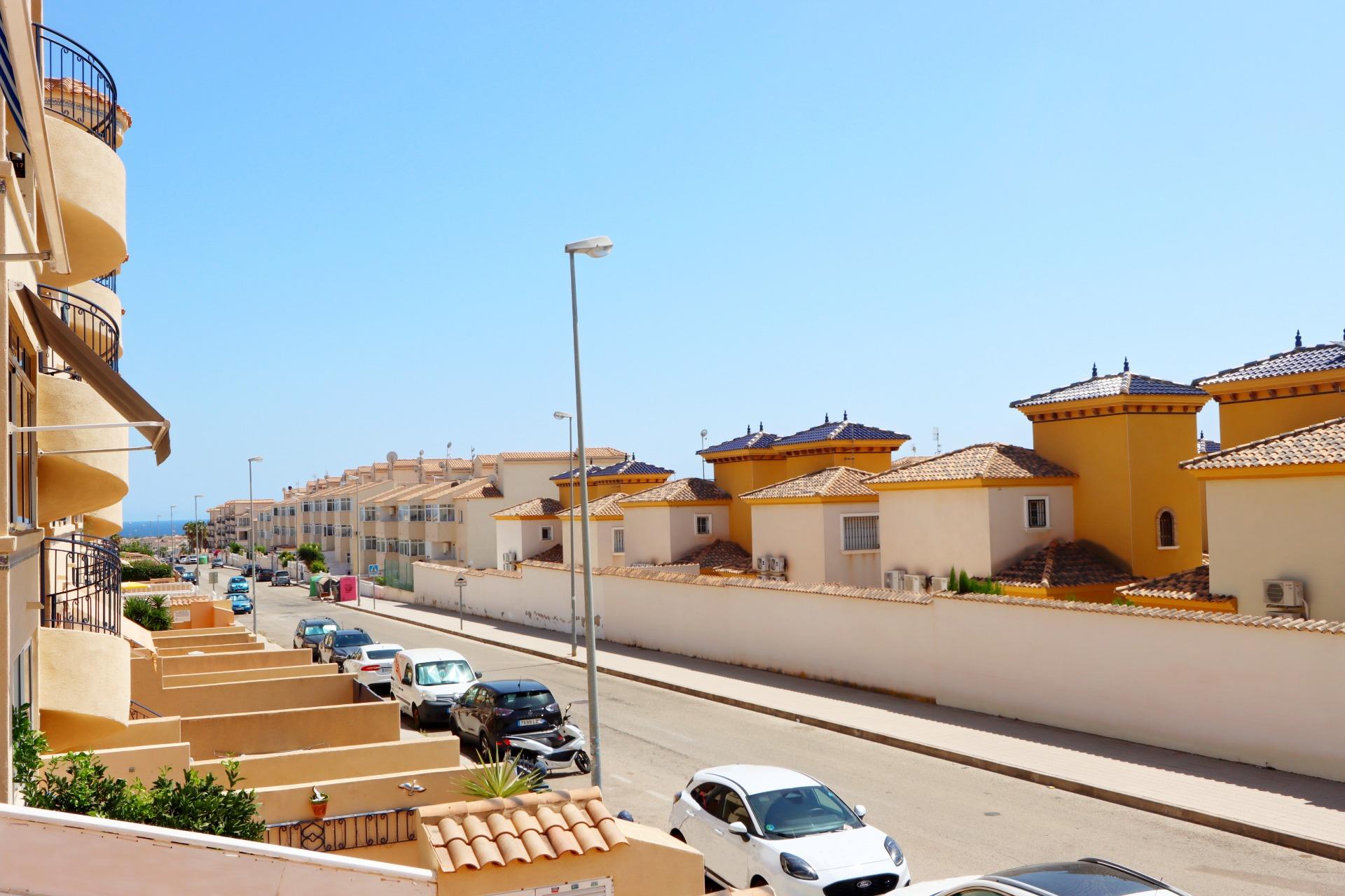 Garden in apartment for sale in Orihuela Costa