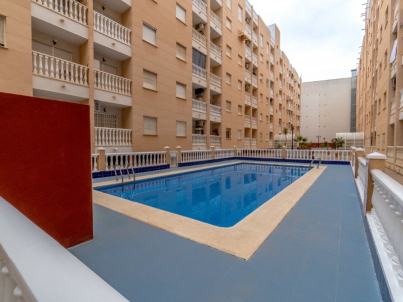 Bedroom in apartment for sale in Torrevieja