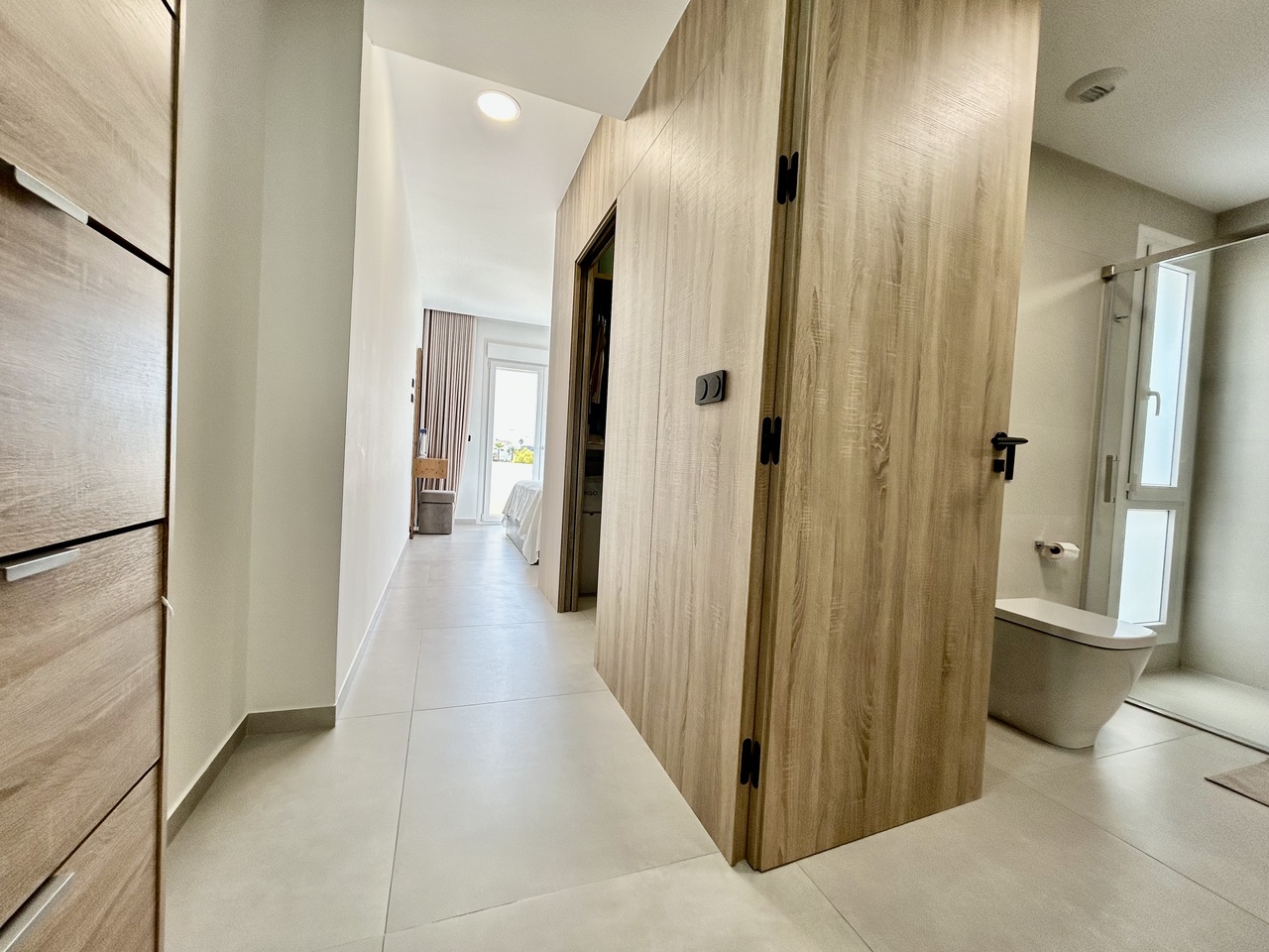 Bedroom in villa for sale in Algorfa