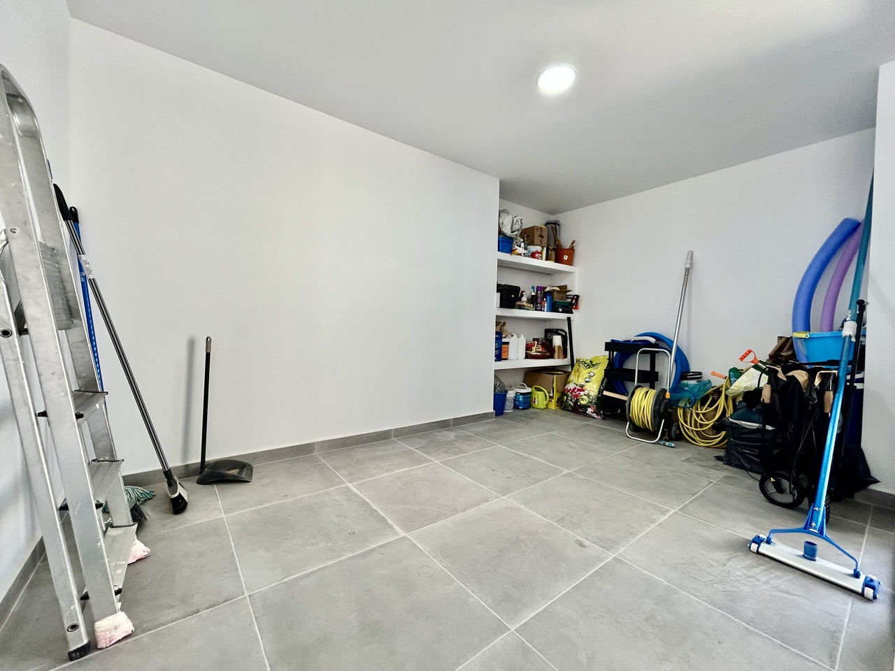 Pool area in villa for sale in Algorfa